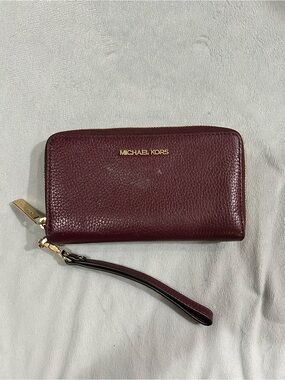 MICHAEL KORS Jet Set Burgundy Travel Wallet
